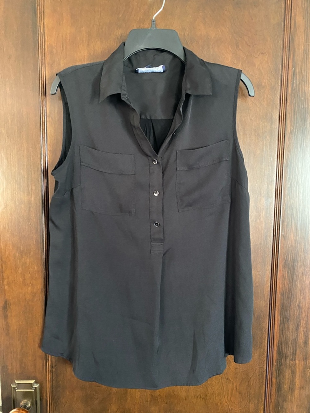 Jones New York Sleeveless Black Collared Button-Front Camisole